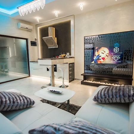 H & V Residence - Diamond Bungalow Apartment Arad Exterior photo