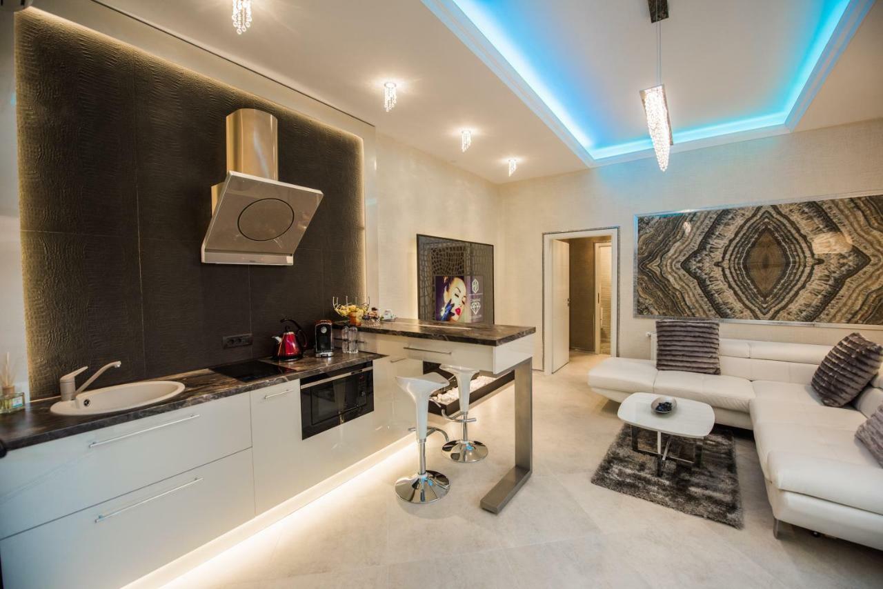H & V Residence - Diamond Bungalow Apartment Arad Exterior photo